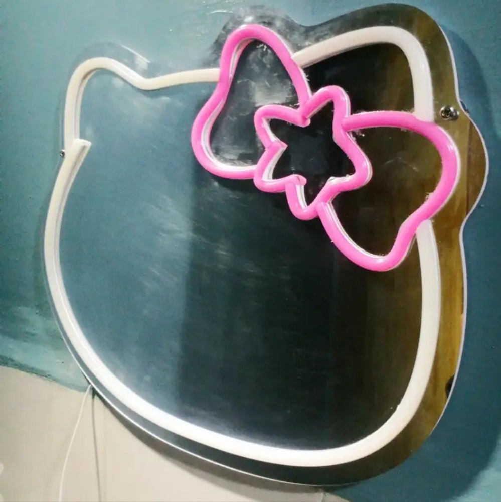 Hello Kitty Led lighted mirror 15"